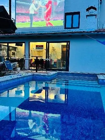 アパート Agava Club